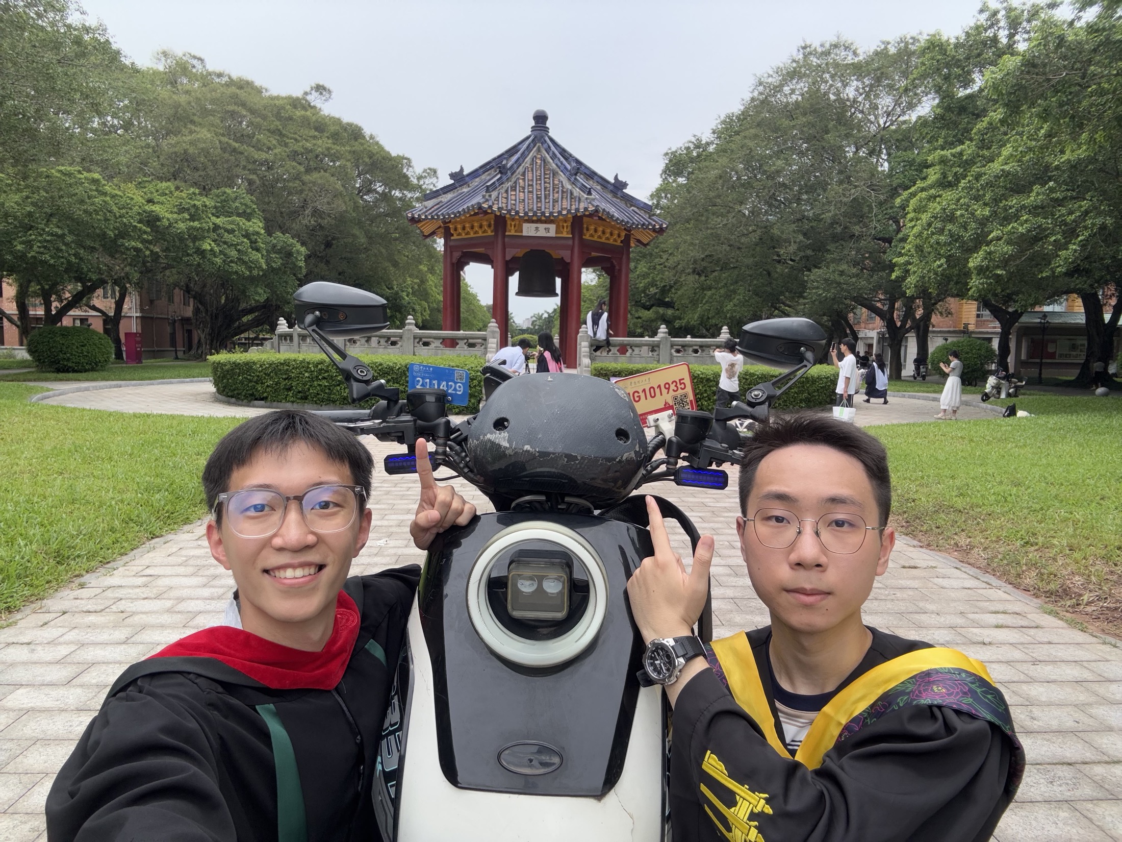 属于你的毕业季,也成了我们共同的纪念。