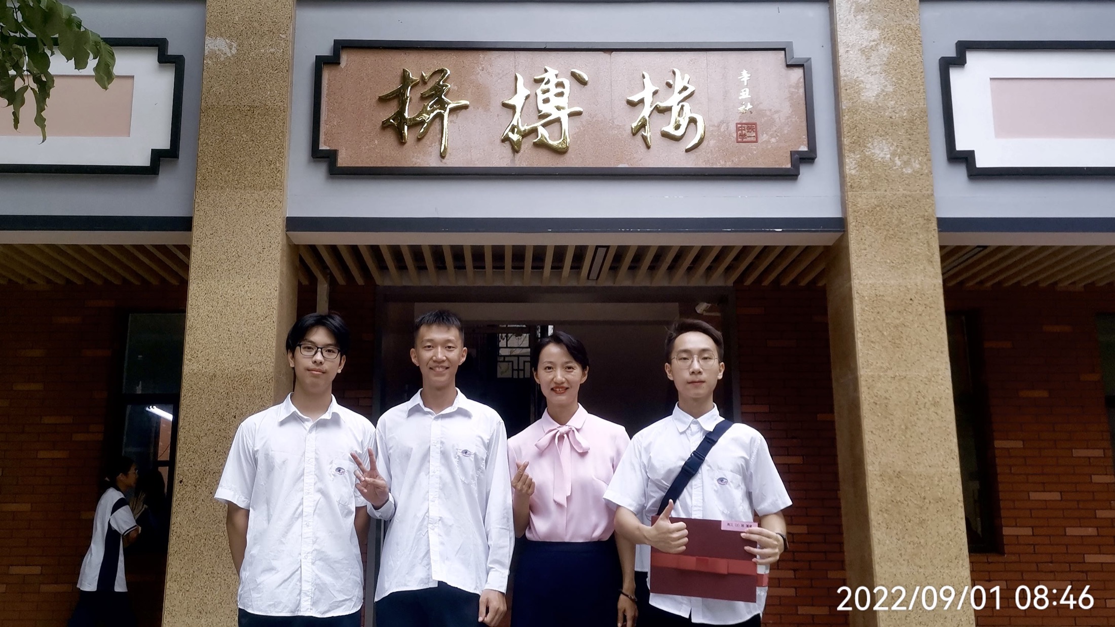 从毕业生变成受邀回校的人,这一天像青春写来的回信。