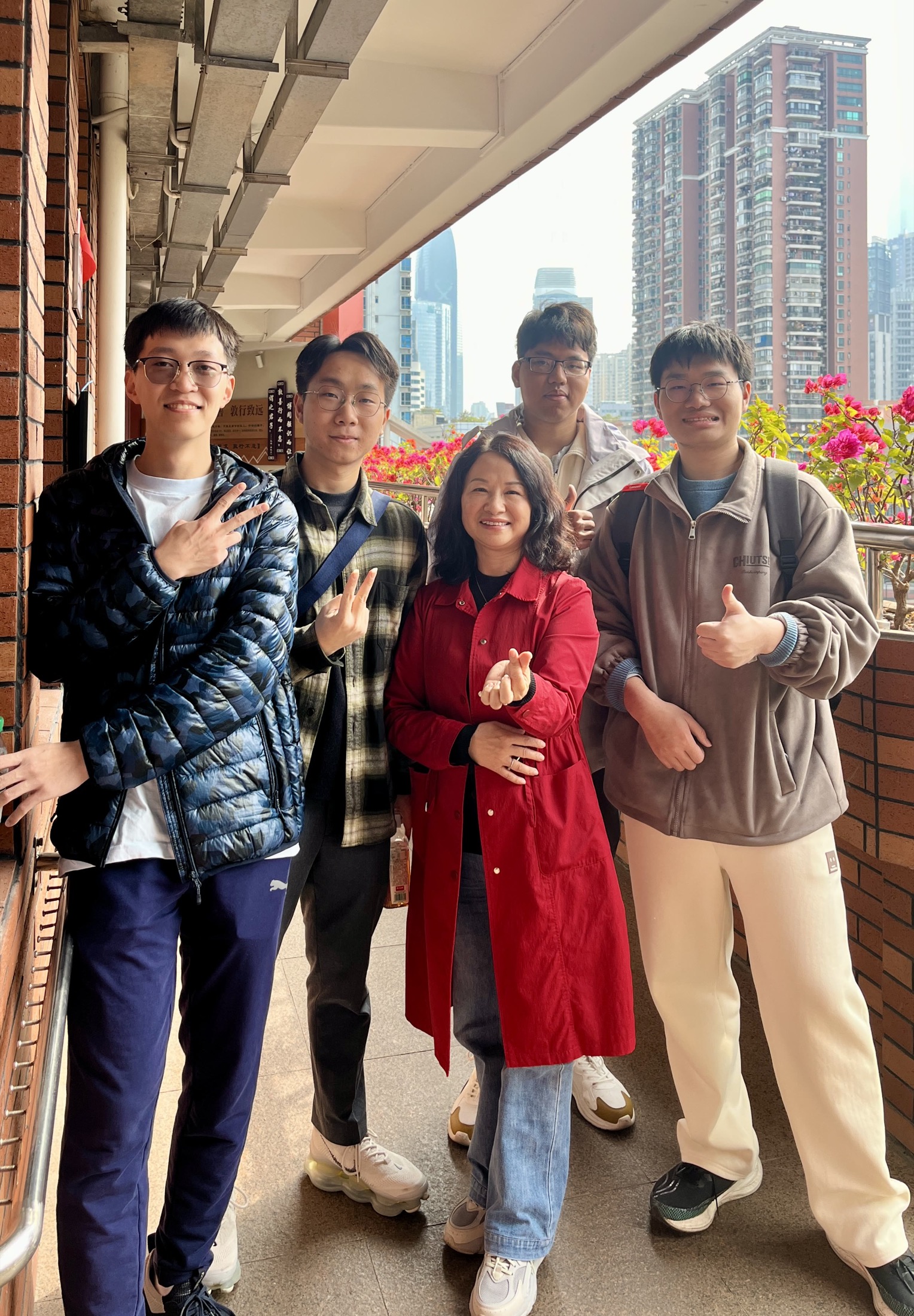 再见时的笑容,还是和那年一样亲切。