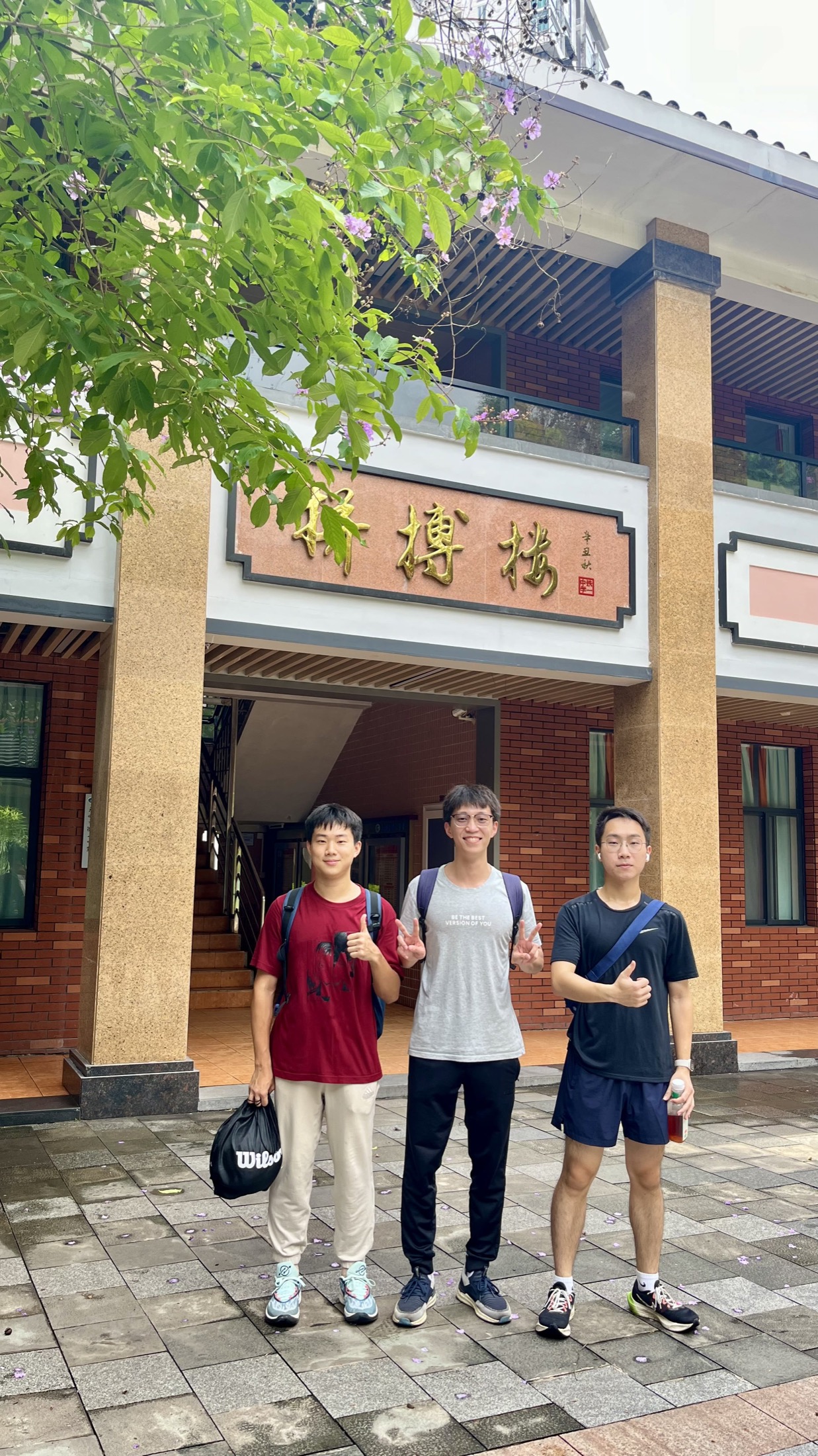 每一次回校合影,都是在和从前的自己见面。