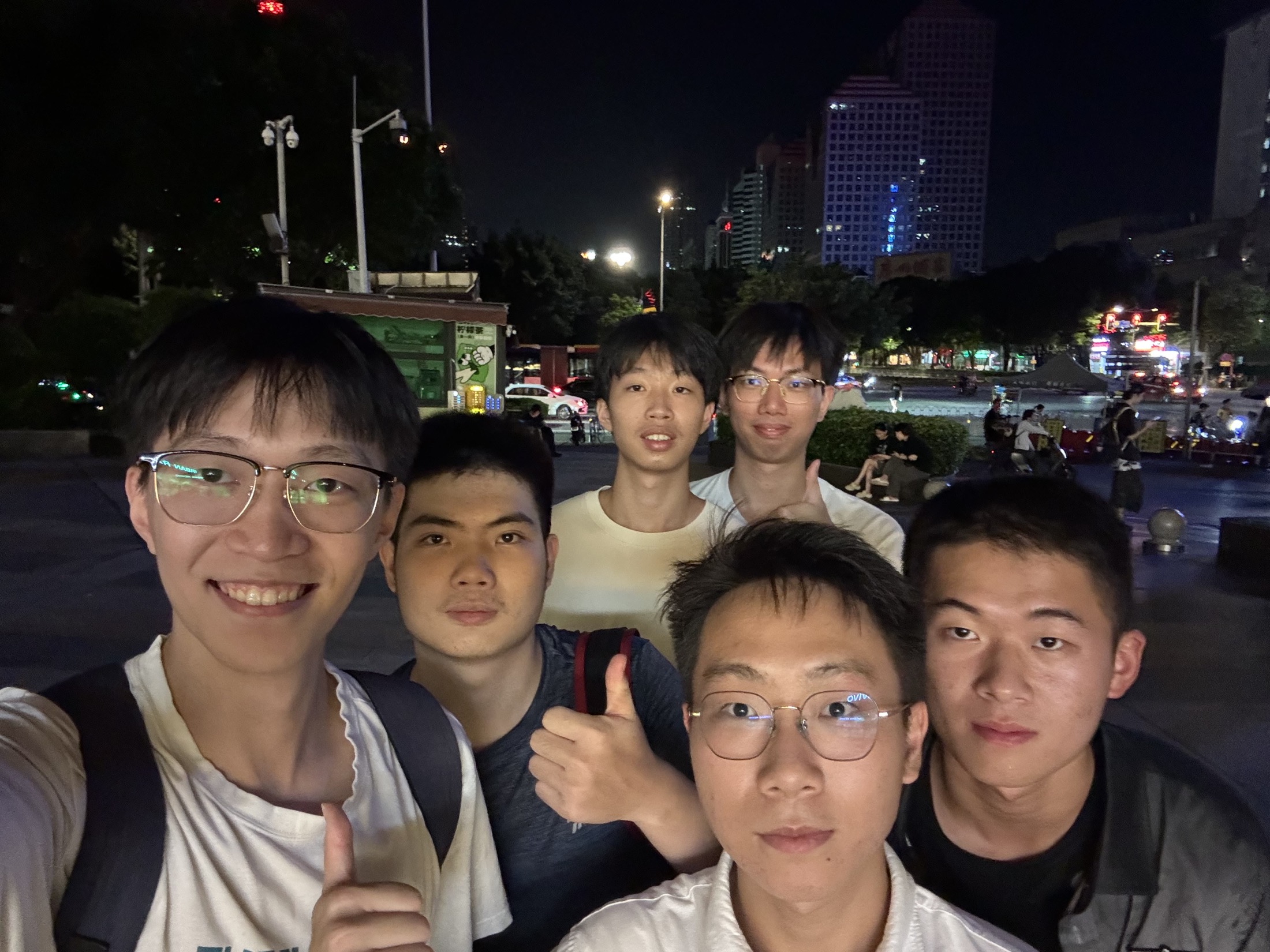 暑假的一次回望,熟悉的校园仍然像从前。
